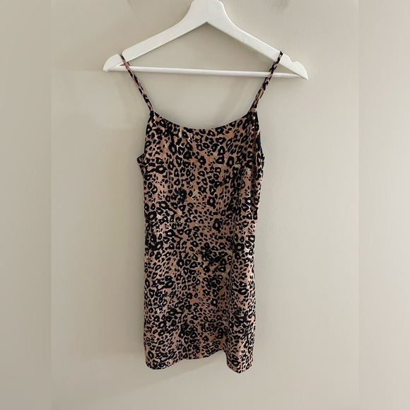 Aritzia Wilfred Isabelle Mini Dress Almond/Black Animal Print Size 2 - Picture 3 of 9